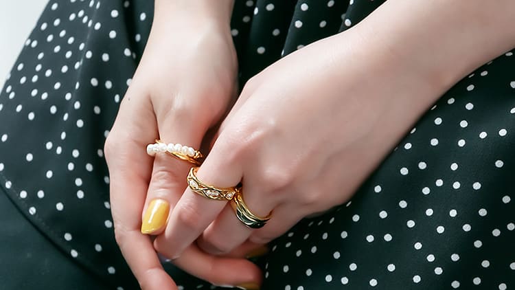 指輪の重ね付けはダサいの おしゃれに見せるコツやおすすめリングを紹介 Choomia チュミア