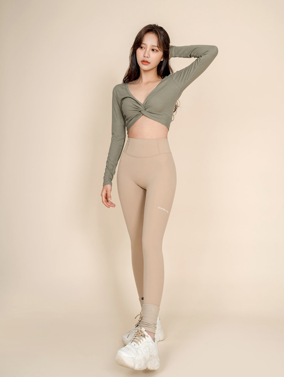 扭结Crop Top   短身设计拉长身形比例六色入适合不同风格的您┆Melange Gray 灰色┆    ┆Indie Pink 粉色┆     ┆Cocoa Beige 可可色┆ ┆Light Beige 浅裸色┆      ┆Khaki 卡奇色┆    ┆Ivory象牙白色┆