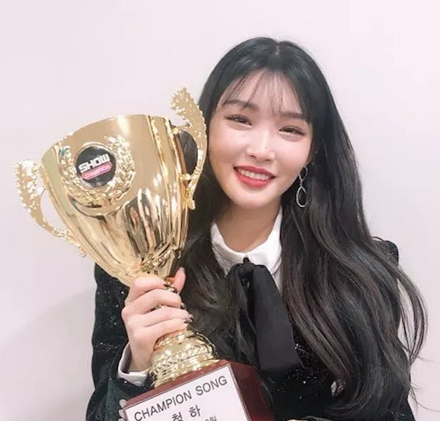 chungha with music show trophy