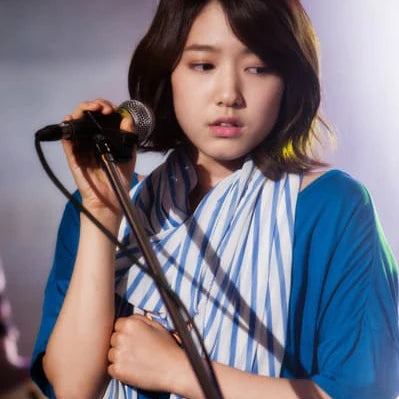 korean drama Heartstrings: Still cut - Park shin hye with microphone