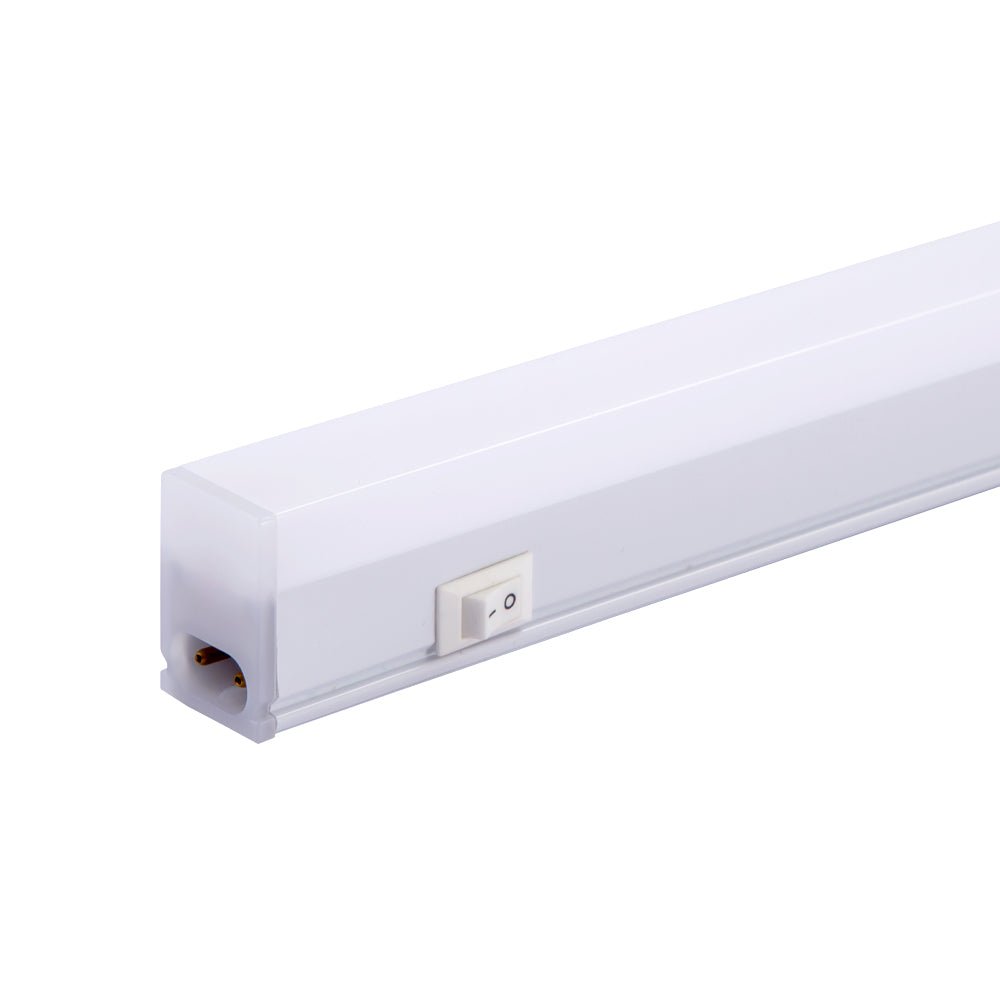 https://cdn.shopify.com/s/files/1/0469/4635/3319/products/plain-image-of-led-t5-under-cabinet-link-light-9w-3000k-warm-white-ip20-with-switch-566mm-2ft-836296.jpg?v=1680525554&width=1000