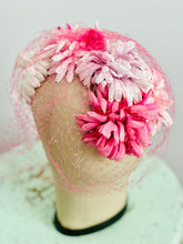 Load image into Gallery viewer, Vintage 1940s pink millinery Fascinator
