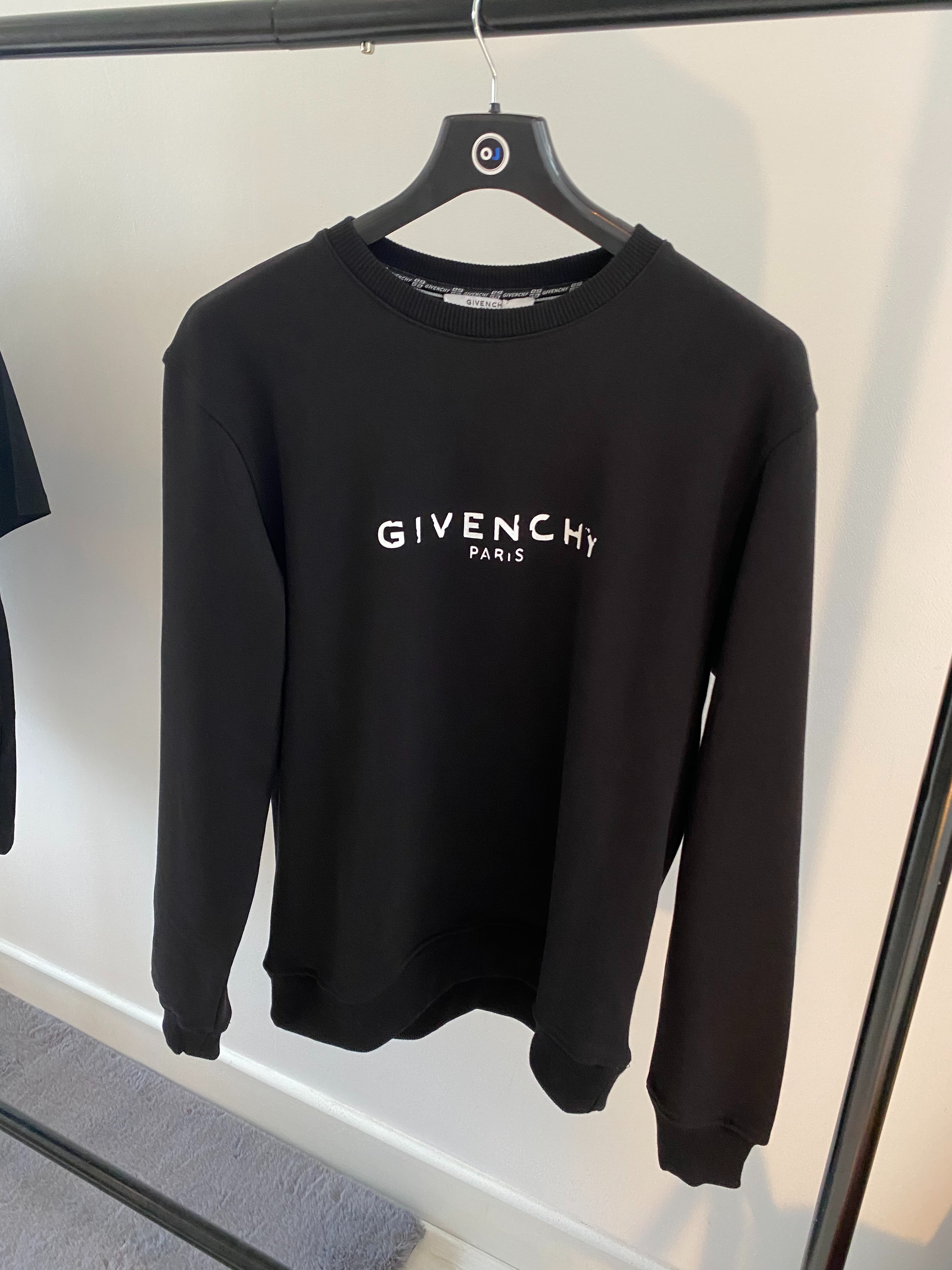 givenchy broken logo