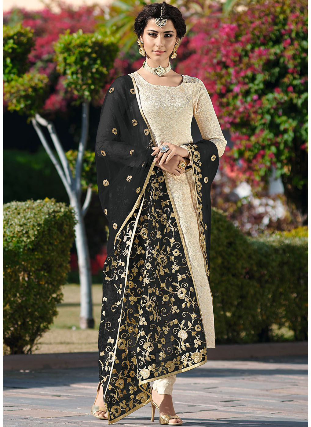 black suit with dupatta