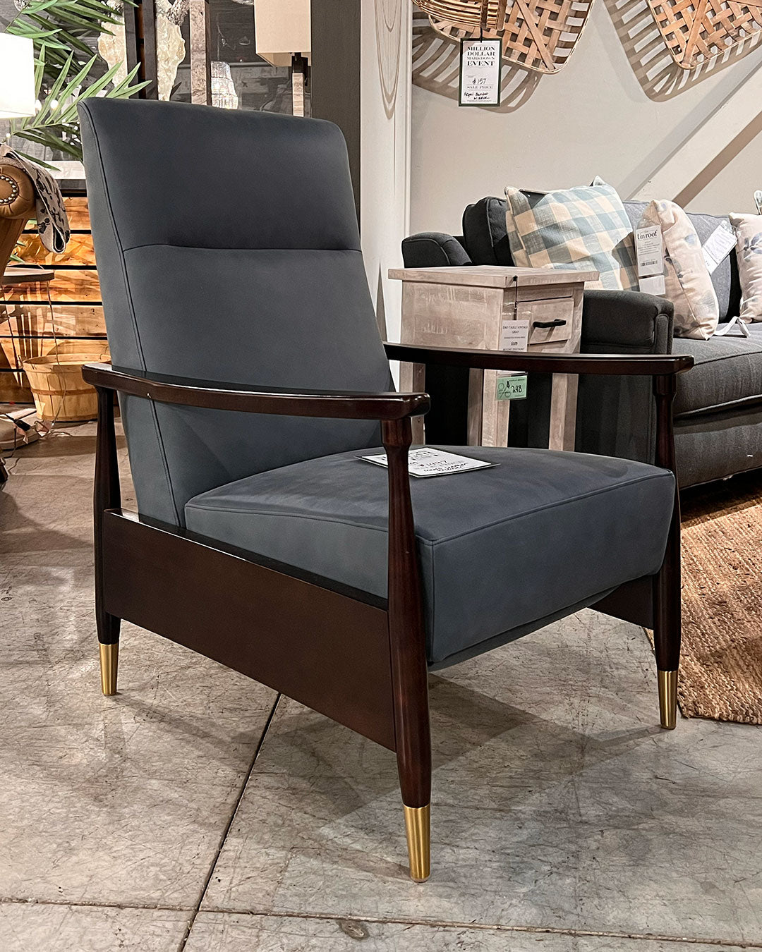 maris-recliner.jpg__PID:476ab033-6aa5-4bec-9a20-7f24835a6fe3