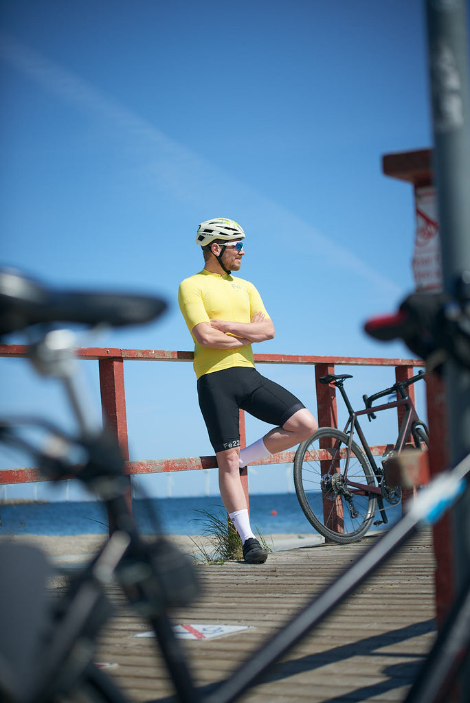 Fe226 Cycling Bib Short has a super comfortable chamois and is made for gravel rides, cycling training, triathlon training, cycling races, everyday commuting