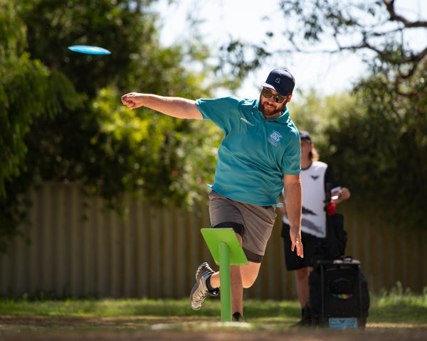 How to throw backhand in disc golf