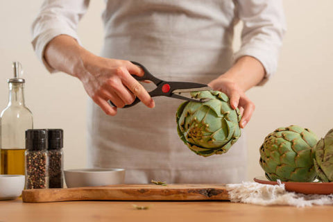 How to cut an artichoke with kitchen shears