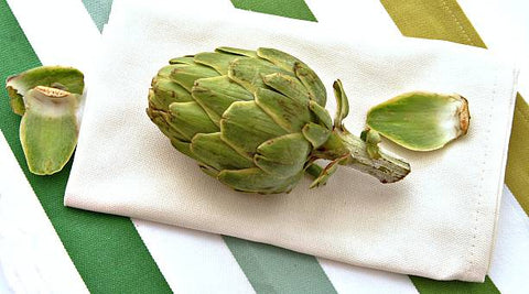 Drain water from the artichoke on a paper towel