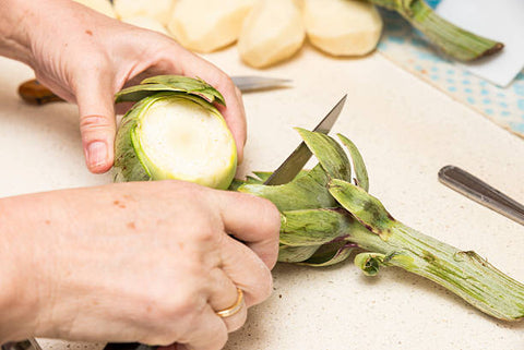 Remove the choke of the artichoke and separating the edible part
