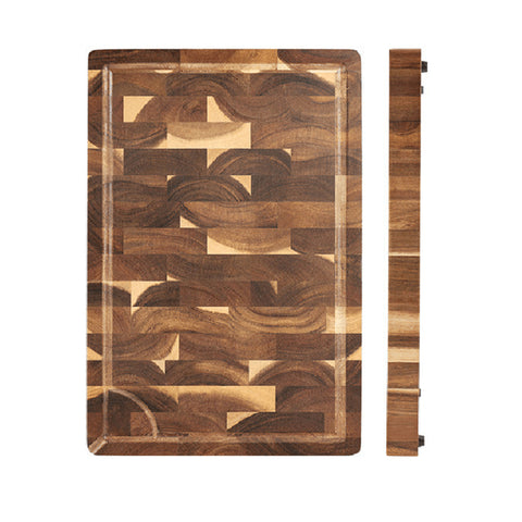 A Wood Cuting Board: a must-have accessory to chop cooking ingredients