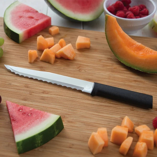 Best way to cut a fruits into slices using a sharp knife