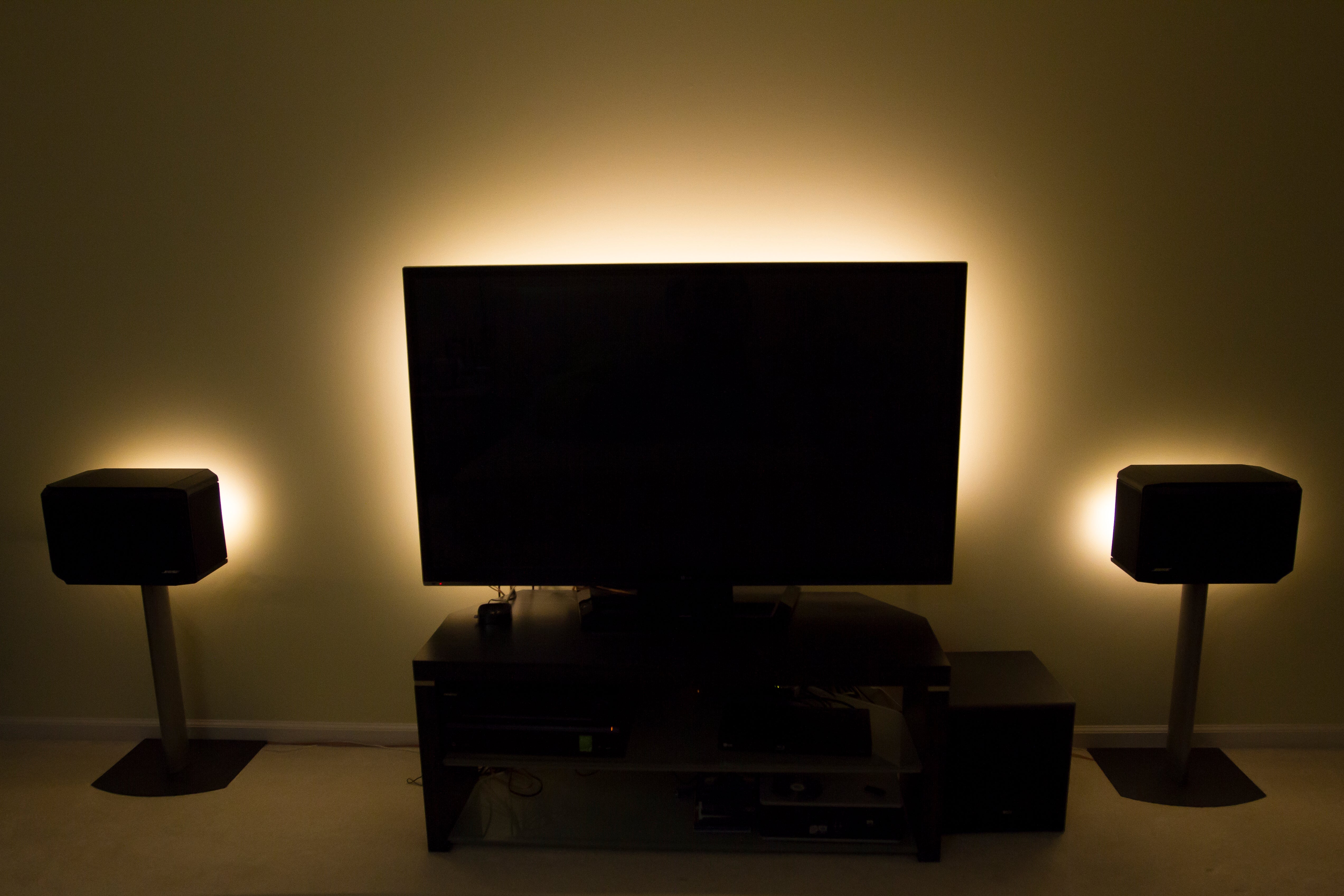 Телевизор какой источник света. Лампа для телевизора. Back Lights в телевизоре. Ambient led. Ambient Light TV.