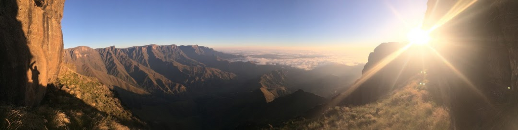 Lever de soleil sur les montagnes du Drakensberg