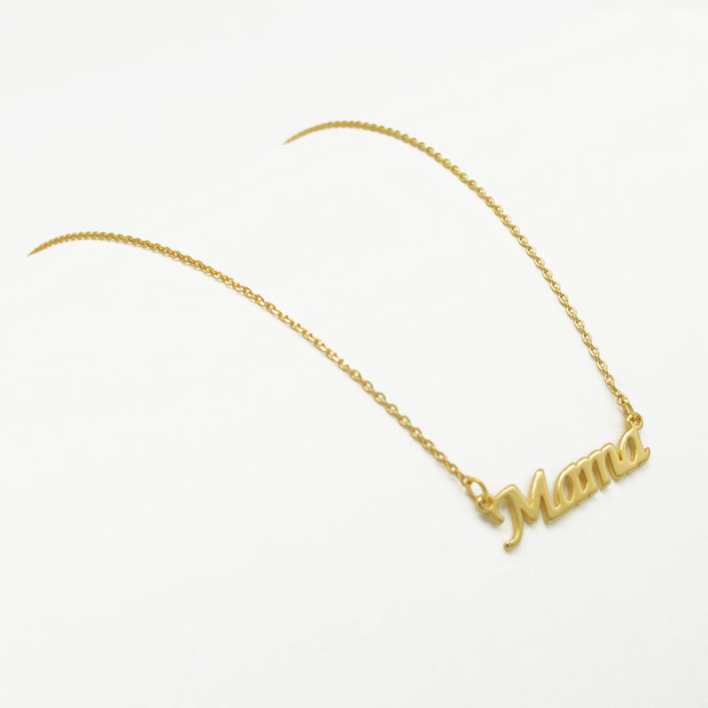 GOLD LETTER MAMA PENEANT SHORT NECKLACE