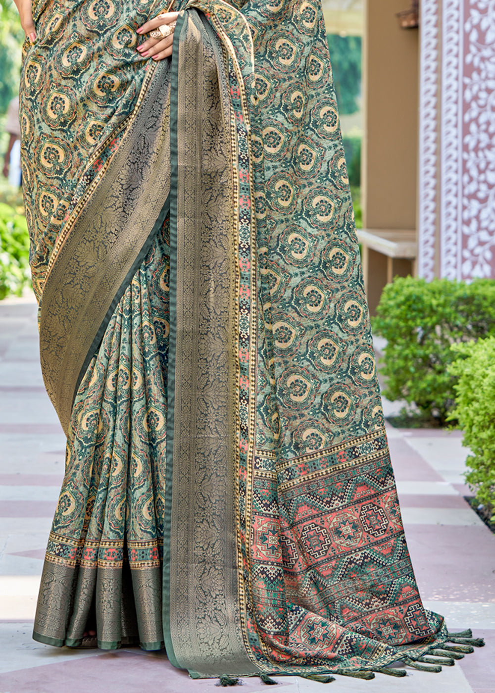 Lily Green Woven Banarasi Cotton Silk Saree With Digital Print