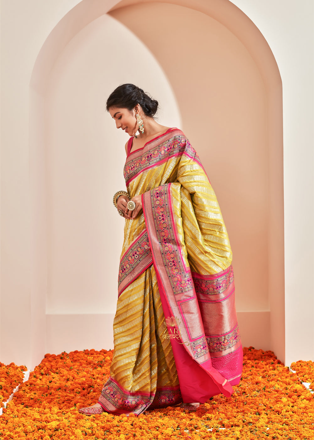 Gold Saree - Buy Gold Colour Sarees Online – Koskii