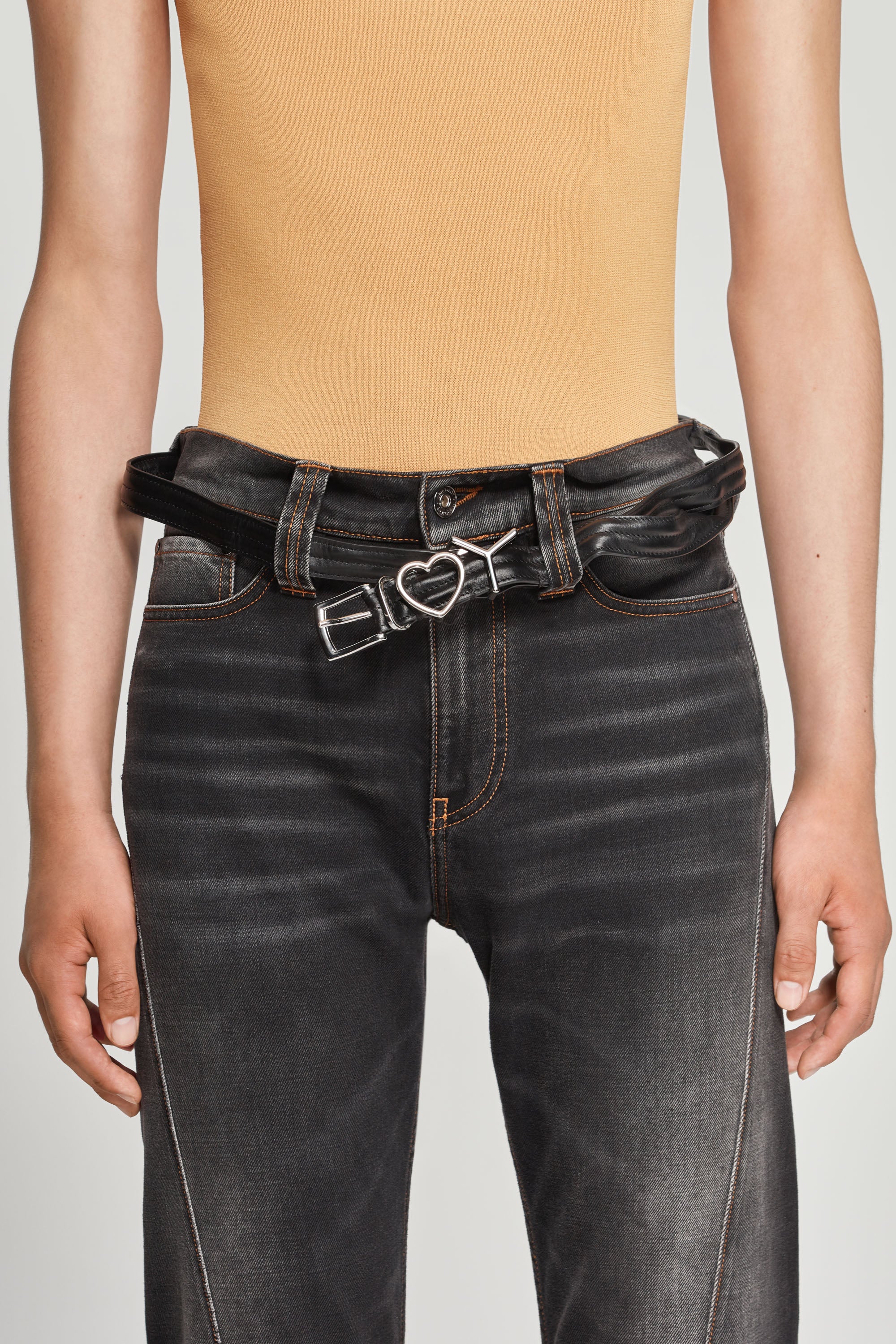 Wire Y Heart Belt Black/Silver