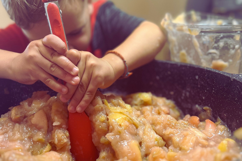 Compote de pommes du Québec avec les enfants