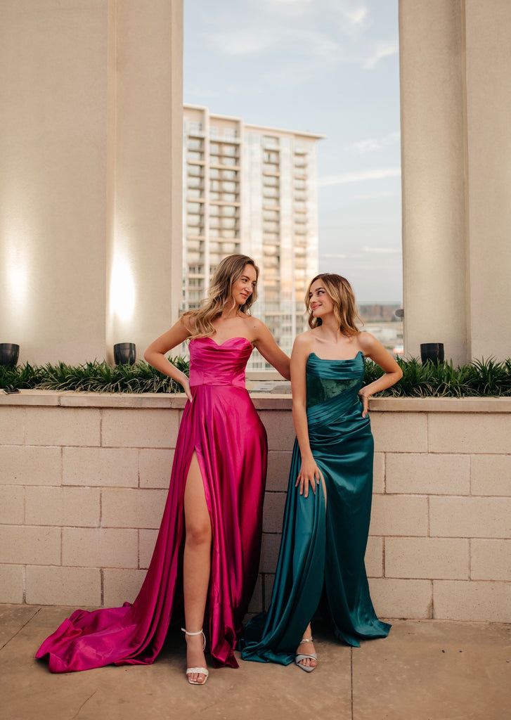 PromNight Dress, Shop the dress. Perfect elegant Gown to stand out at a special event. Perfect Dress for Prom Night. It is a long dress with an open leg. The upper corset has an open back with adjustable lacing. 