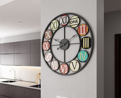 horloge surdimensionnée pan de mur 