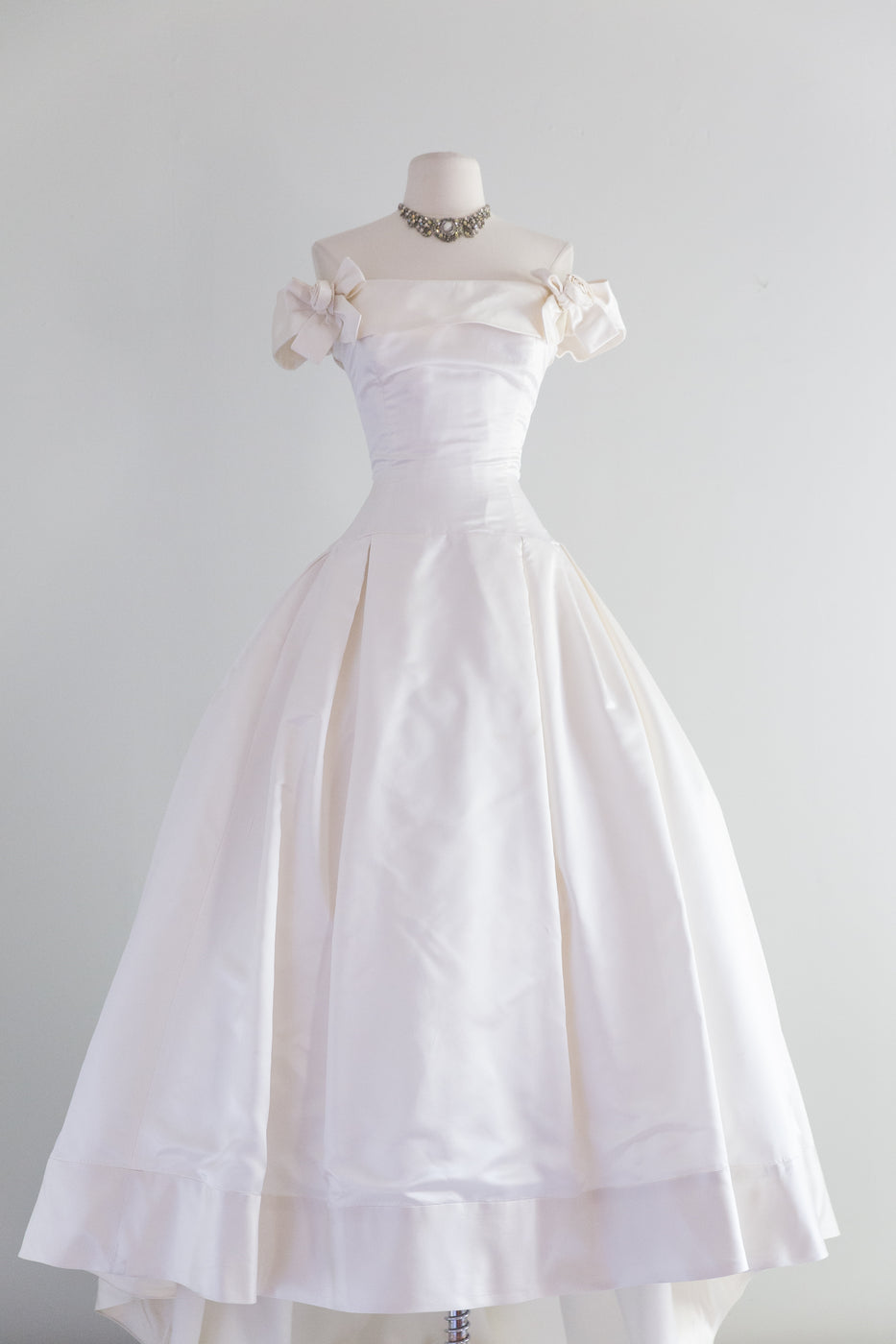 iconic-vintage-vera-wang-silk-wedding-gown-circa-1995-waist-26-xtabay-vintage