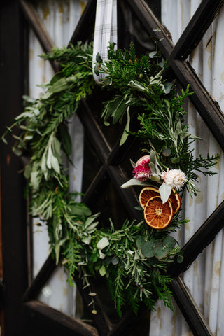herbal wreath by cedar house living diy tutorial fresh herbs