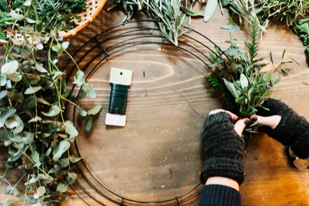 herbal wreath by cedar house living diy tutorial fresh herbs