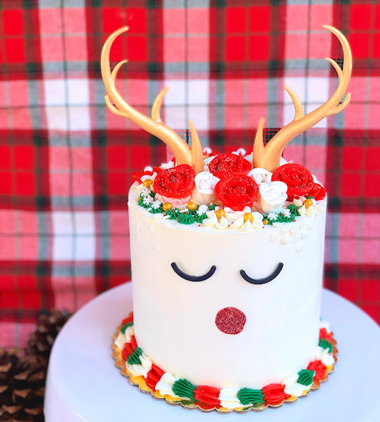 Reindeer Cake + Cupcakes Christmas Display | www.bakerspartyshop.com