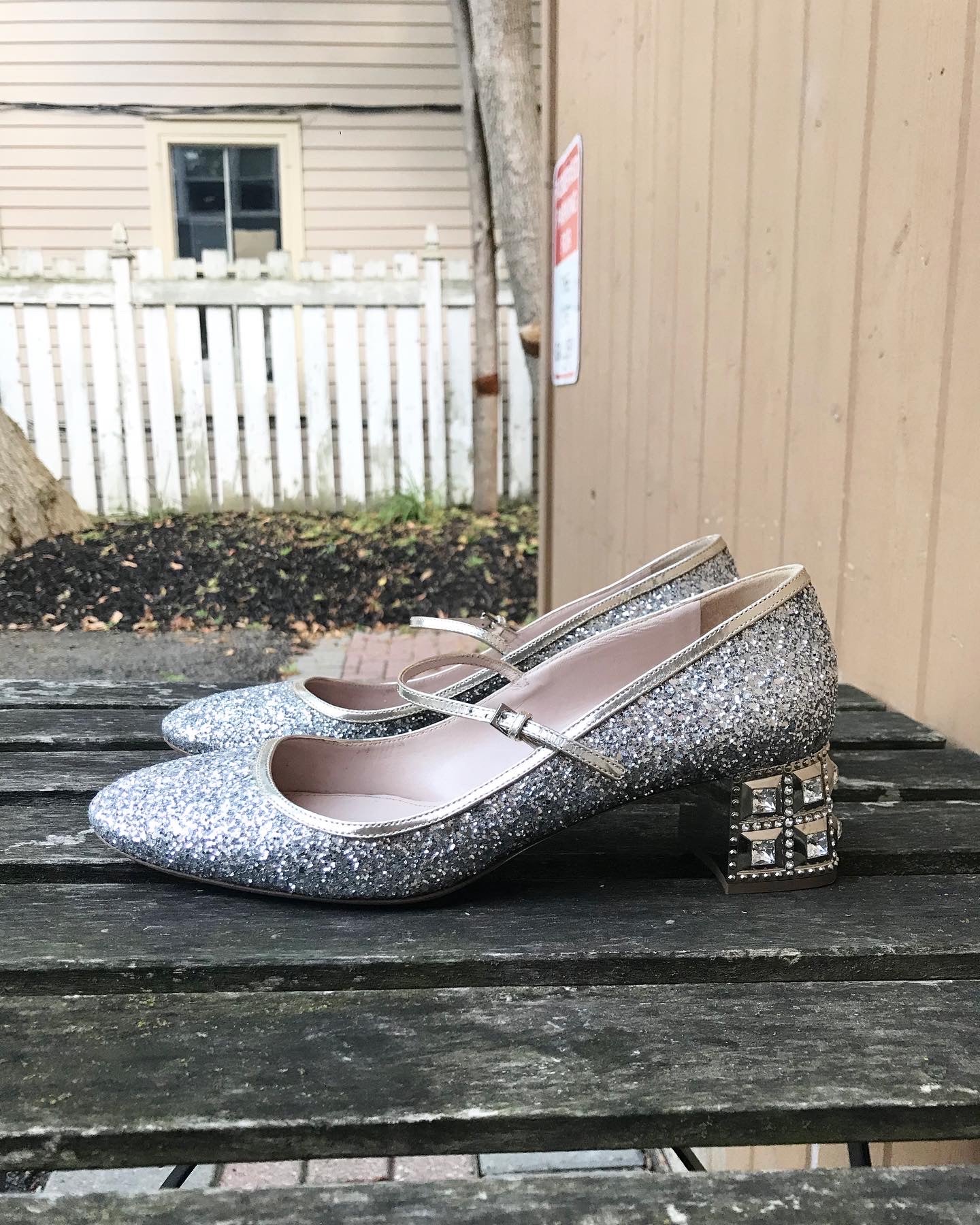 læbe bogstaveligt talt Traditionel MIU MIU Glitter Crystal Embellished Mid Block Heel Mary Jane Pumps –  Susannah Designer Consignment