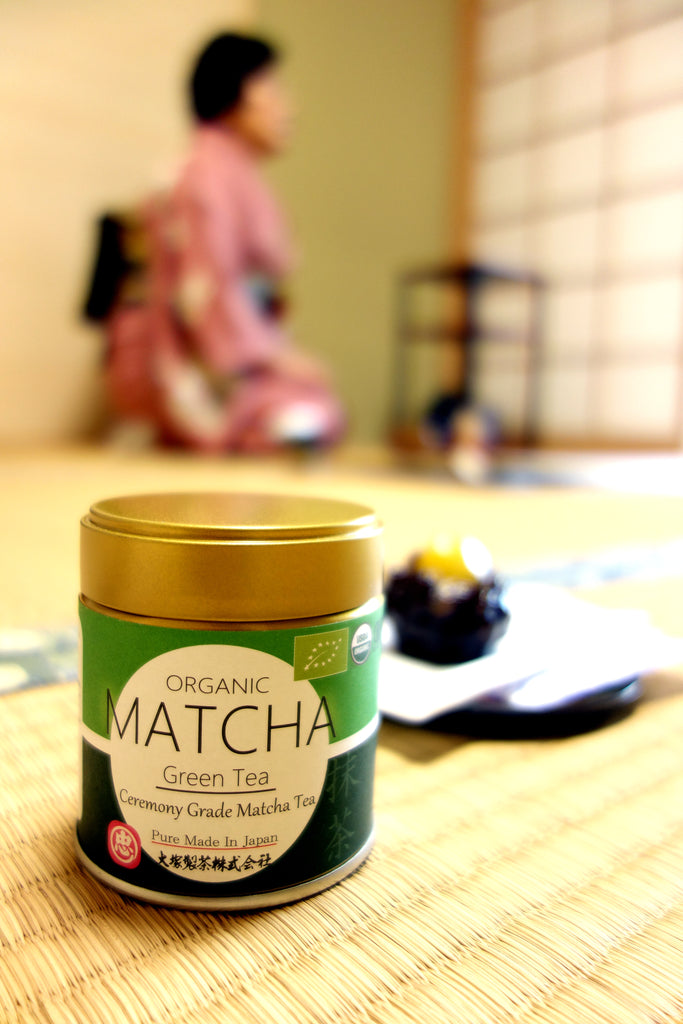 Matcha là một loại trà xanh nguyên chất của Nhật Bản được làm từ lá trà xanh xay thành bột siêu mịn. Trà matcha có màu xanh đậm và có hương vị đặc trưng, được sử dụng rộng rãi trong nghi lễ trà Nhật Bản và là thành phần chính của nhiều món ăn và thức uống, như matcha latte, kem matcha, hay bánh matcha.Matcha is a type of finely ground green tea powder originating from Japan. It is made from shade-grown tea leaves, which are carefully ground into a fine powder. Matcha has a vibrant green color and a distinctive flavor, characterized by its slightly bitter taste with sweet undertones. It is traditionally used in Japanese tea ceremonies and has gained popularity worldwide as an ingredient in various beverages (such as matcha lattes), desserts, and even savory dishes.