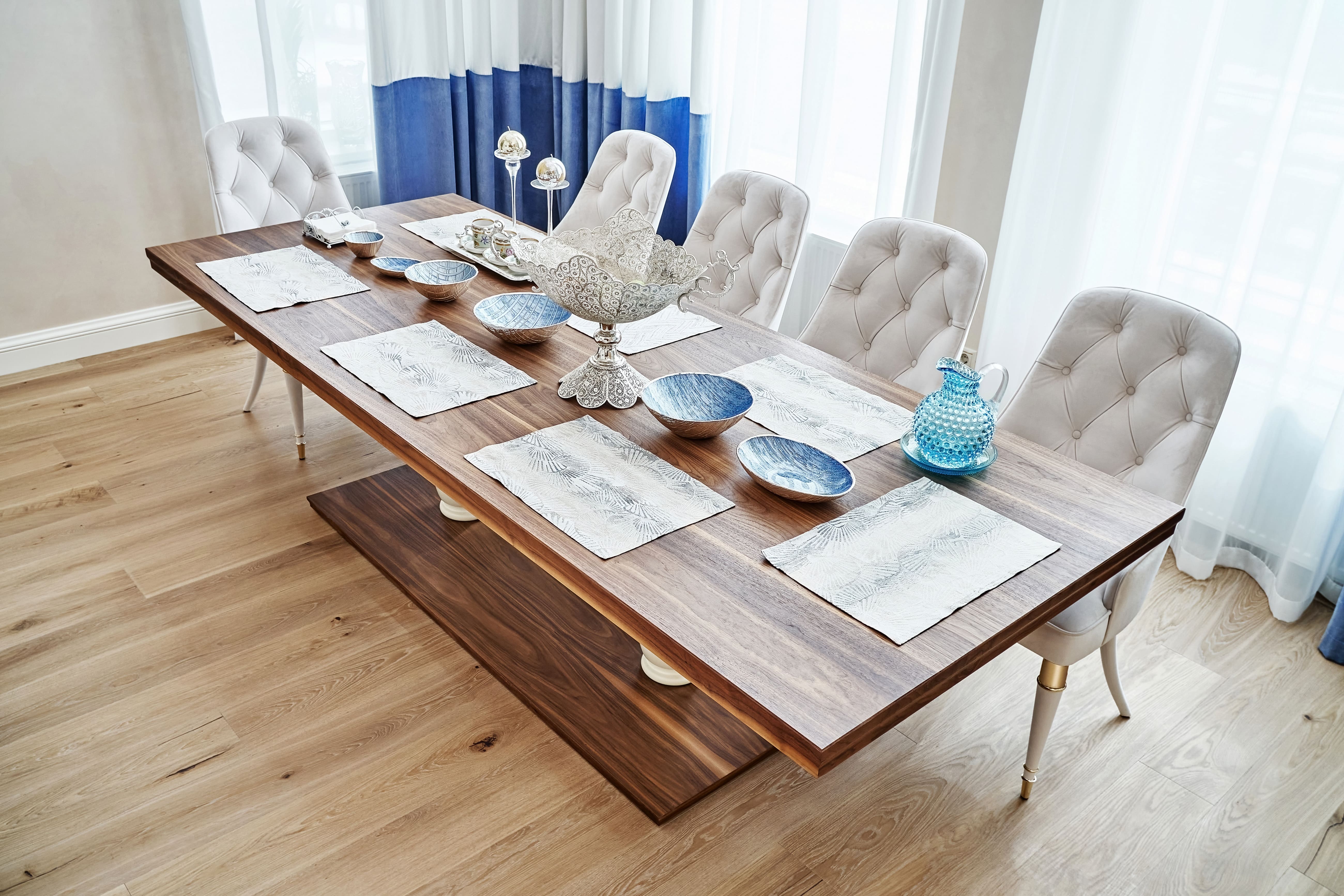 Table ronde : modèles pour salle à manger  Salle à manger table ronde,  Chaise salle a manger, Salle à manger bois