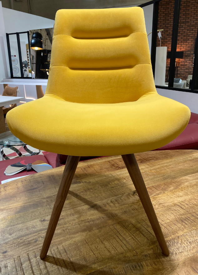 Chaise pivotante de salle à manger en velours jaune de luxe - Souffle d'intérieur