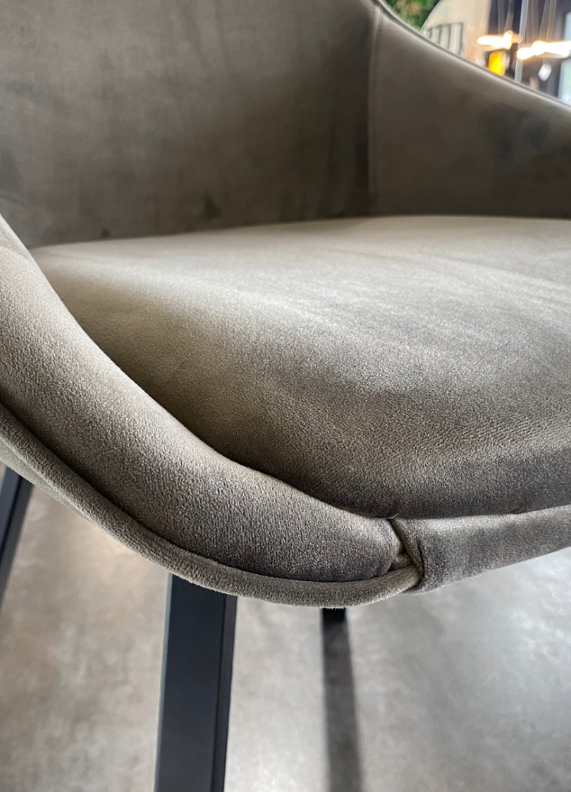 Chaise de salle a manger pivotante en velours gris - Souffle d'intérieur