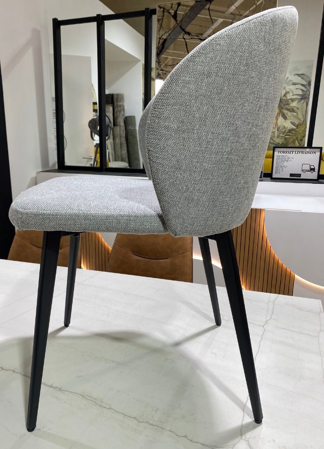 chaise fauteuil grise de salle a manger en tissu design - Souffle d'intérieur