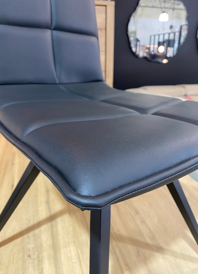 Chaise simili cuir noir design pivotante pieds métal contemporain - Europea - Souffle d'intérieur