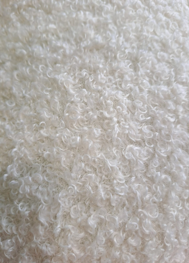 Fauteuil bouclette blanc pivotant tissu avec pouf design - Souffle d'intérieur