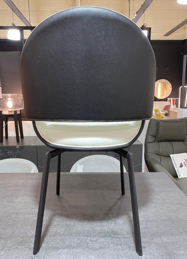 Chaise noir et blanche pivotante en simili cuir avec accoudoirs