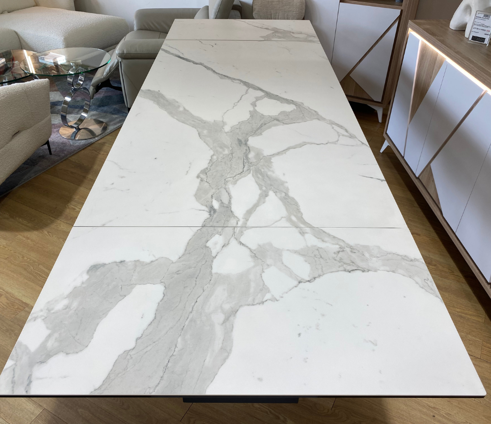 Table céramique extensible marbre blanc mat rectangulaire pieds noir - Souffle d'intérieur
