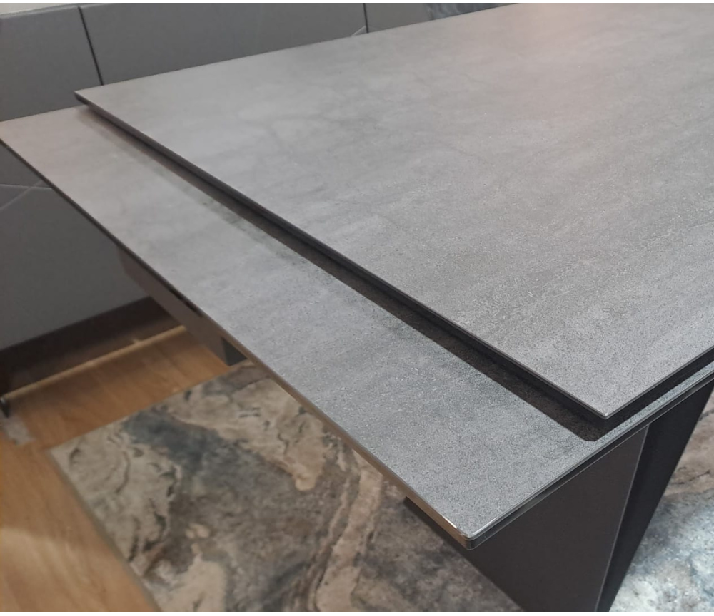 table ceramique extensible gris ardoise rectangulaire italienne - Lievens - Souffle d'intérieur