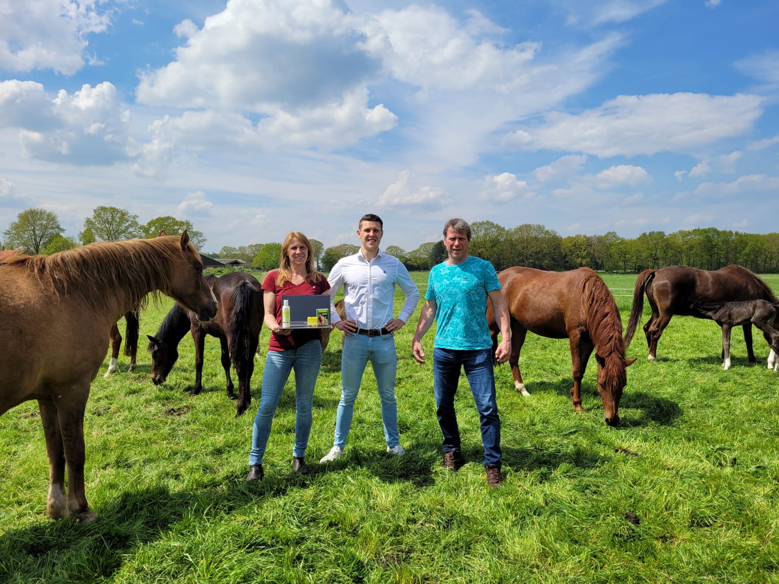 (van links naar rechts) Carla, Damy, Paul van de Laar