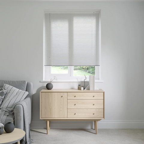 white venetian blind