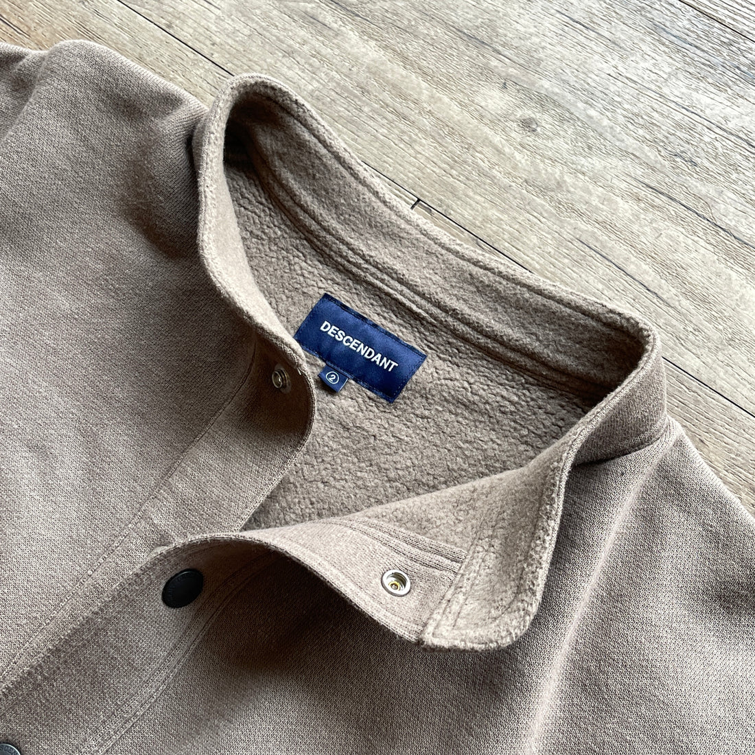 DESCENDANT VOIL HENLEY NECK SWEATSHIRT