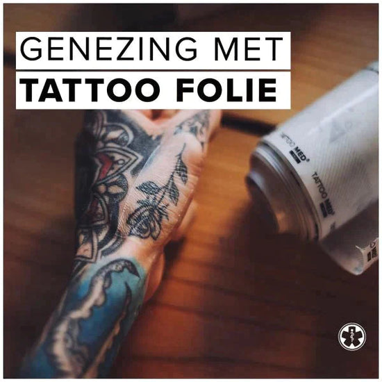 Getatoëerde hand met tattoo folie