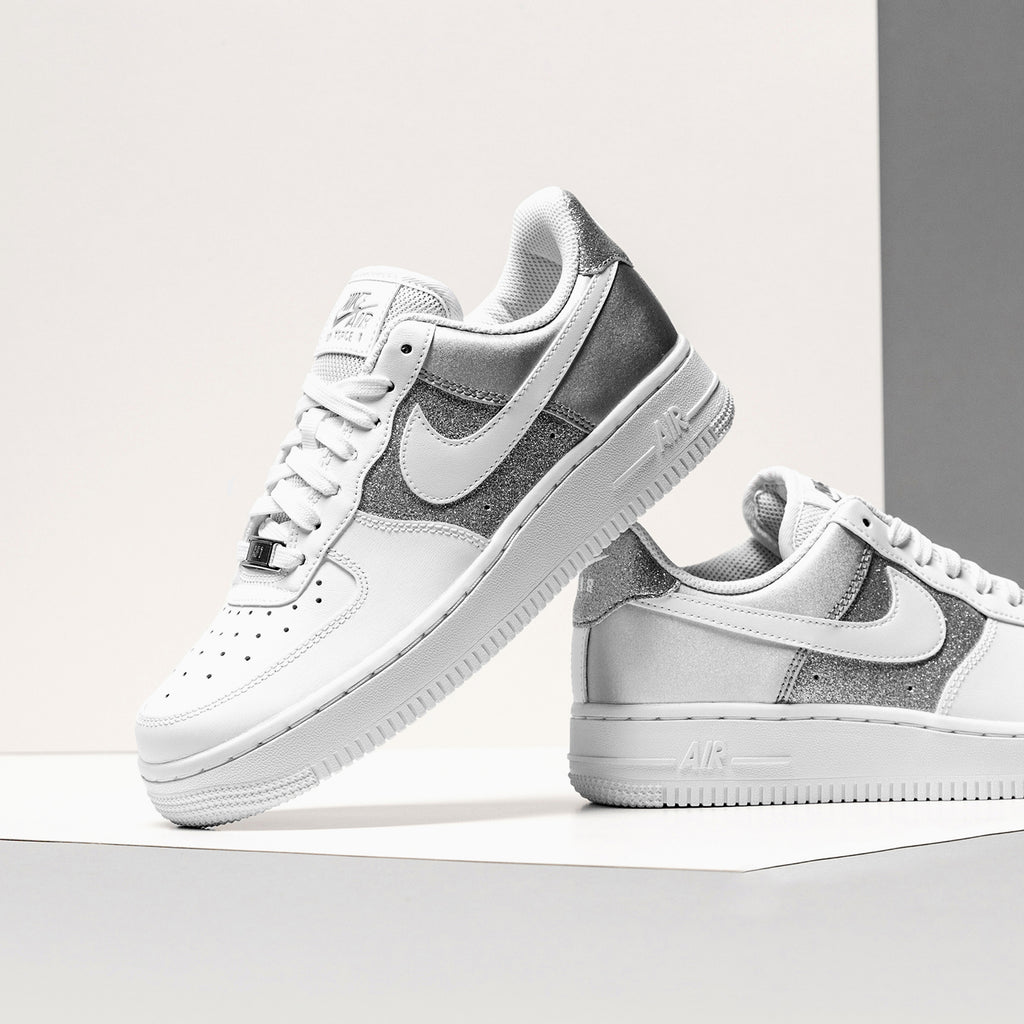 nike air force 1 '07 trainers in white and metallic silver