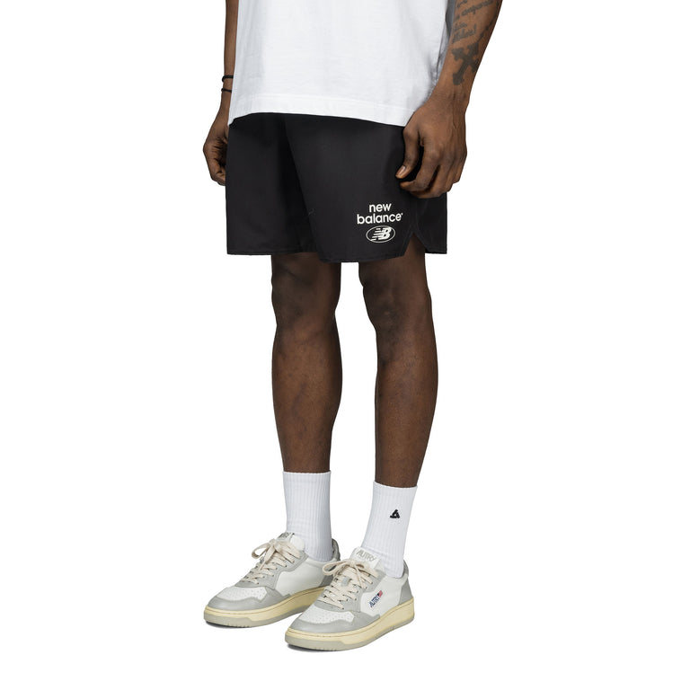 New Balance Essentials Woven Shorts – buy now at Asphaltgold Online Store!