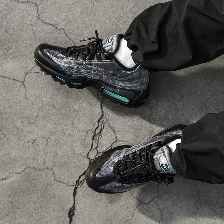 nike air max 95 black aurora green