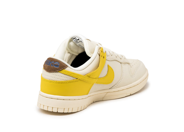 Nike Wmns Dunk Low LX *Banana* – buy now at Asphaltgold Online Store!