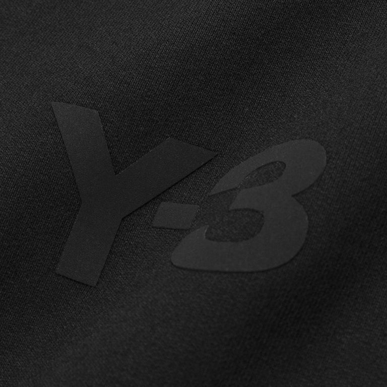 Áo vải Adidas Y-3 Classic Chest Logo Sweatshirt là sản phẩm thời trang đầy phong cách và sự sang trọng. Thiết kế kết hợp cùng chất liệu vải premium và logo hiện đại của Adidas, chiếc áo này chắc chắn sẽ làm hài lòng cả những khách hàng khó tính nhất. Hãy tham gia ngay để tìm thấy một chiếc áo Adidas Y-3 Classic Chest Logo Sweatshirt ưng ý nhất cho riêng mình.