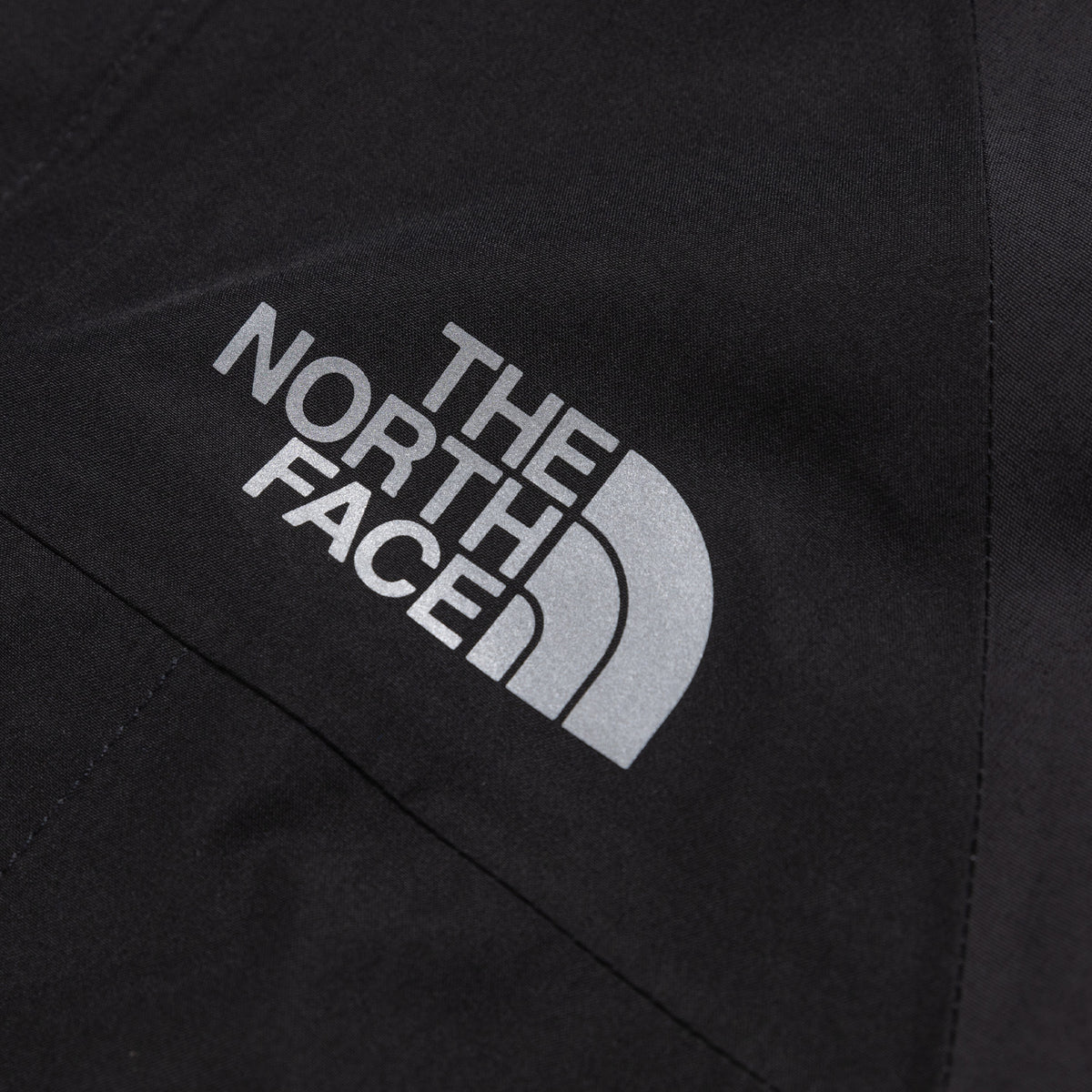 The North Face 2000 Mountain Jacket – buy now at Asphaltgold Online Store!